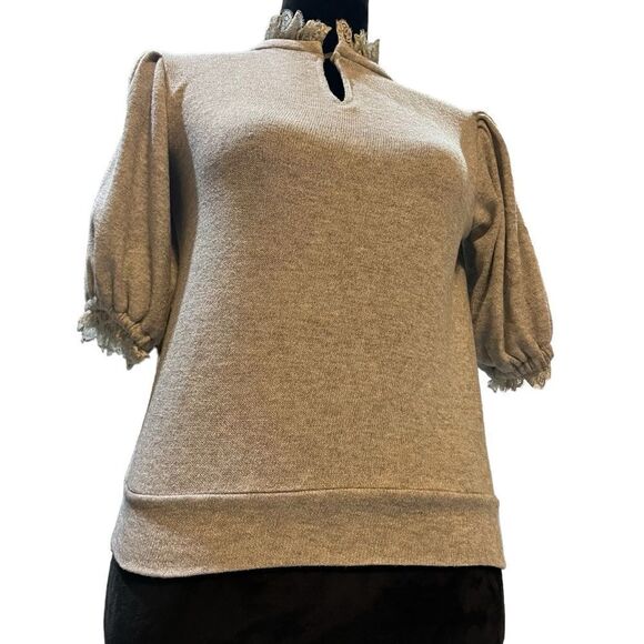 Shabby Chic Grey Keyhole Neck Shirt Sleeve Sweater with Lace Trim. 1 Button sz S - Picture 3 of 16